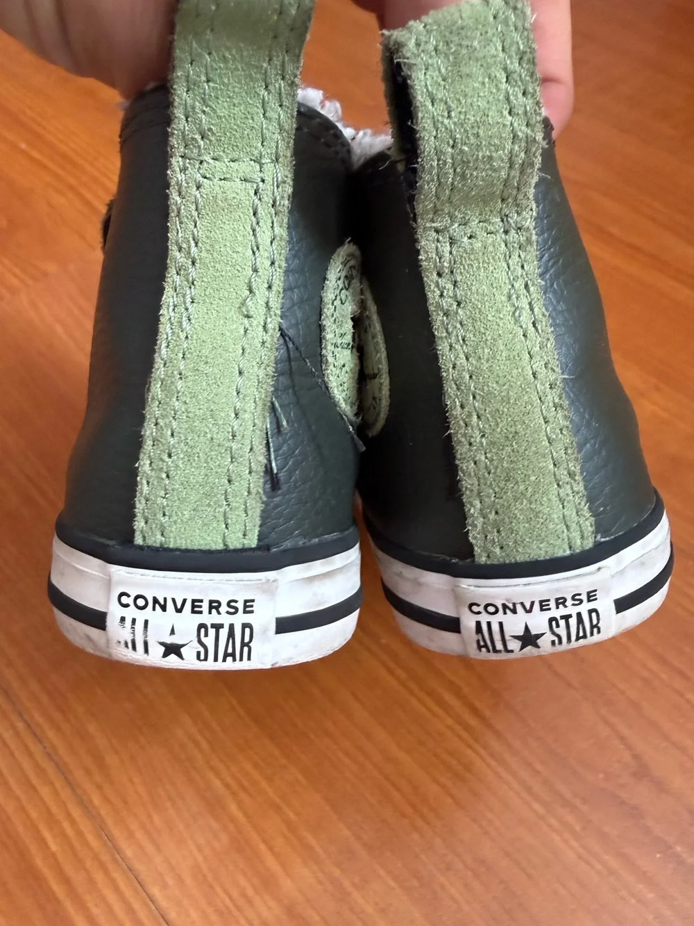 Converse infant Olive Green Leather High-Top Sneakers Lined inside size 7 EUC